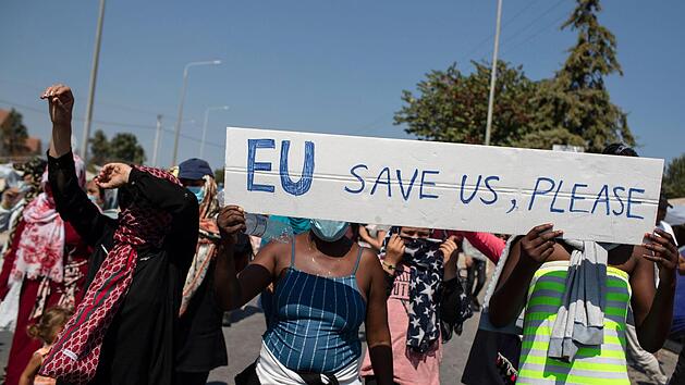 Nach einer  Brandkatastrophe im September hatten sich die ohnehin schlechten Zust&auml;nde  im Fl&uuml;chtlingslager von Moria (Griechenland) noch einmal dramatisch zugespitzt.Foto: Petros Giannakouris/AP/dpa