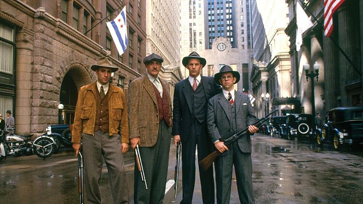 Eine kleine Gruppe von Ermittlern stellt sich der Herausforderung, keinen Geringeren als Gangsterboss Al Capone dingfest zu machen. Von links: George Stone (Andy Garcia), Jim Malone (Sean Connery), Eliot Ness (Kevin Costner) und Oscar Wallace (Charles Martin Smith).