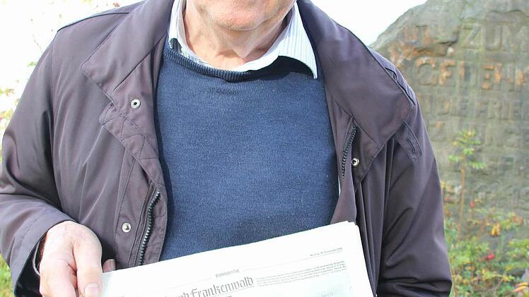 Georg Konrad hat die Zeitung vom 20. November 1989 aufgehoben. Foto: Friedwald Schedel