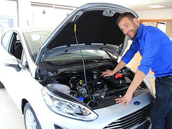 Christian Steiner, Inhaber von Ford-Dresel in Höchstadt, hat es mit Kunden zu tun, die derzeit noch abwarten, ehe sie sich ein neues Auto kaufen. Foto: Andreas Dorsch