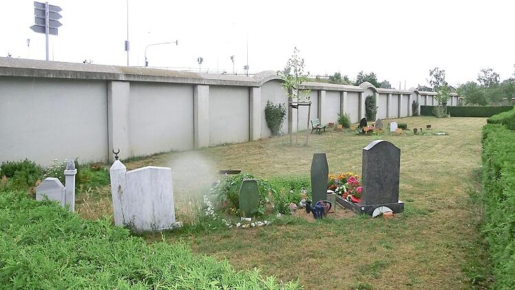 In den letzten Jahren wird viel über Bestattungskultur diskutiert. Friedhöfe in Bamberg, Schweinfurt und Würzburg haben Bestattungsmöglichkeiten für Muslime eingerichtet.  Foto: Wolfgang Aull