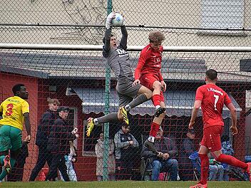FC Fuchsstadt: Bamberg zieht den Kopf noch aus der Schlinge