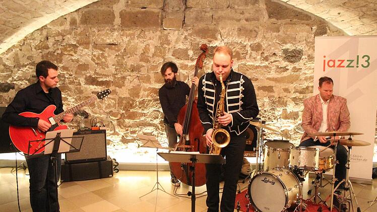 Saxophonist Peter Thoma mit seiner Band - ein Konzert in der Reihe jazz!3 Fotos: Rudolf Görtler
