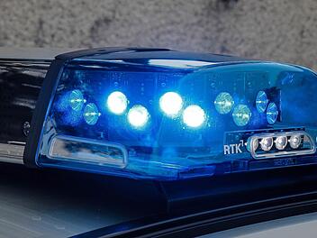 Fahndung erfolgreich: Die Kulmbacher Polizei schnappt den Übeltäter, der eine Mülltonne am Busbahnhof gesprengt hat. Symbolbild: Christopher Schulz