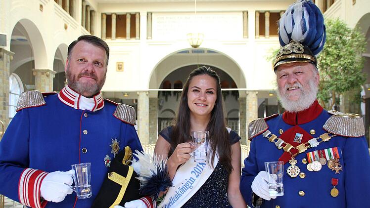 Blindverkostung mit Bad Kissinger Heilwassern. Foto: Benedikt Borst