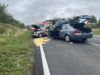 Unfall B8 bei W&uuml;rzburg: Bundesstra&szlig;e ist gesperrt