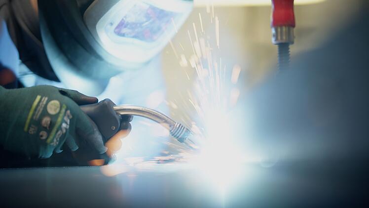 Typisch deutsche Pr&auml;zisionsarbeit? Schwei&szlig;en geh&ouml;rt zum Maschinenbau und der macht gro&szlig;e Teile des deutschen Wirtschafts-Mittelstandes aus. Doch wie lange noch k&ouml;nnen wir gut davon leben?