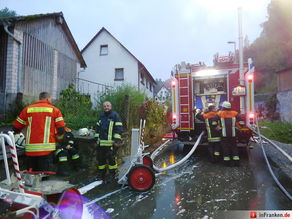 Feuer in Tüchersfeld: Auto in Flammen, Garage brennt aus