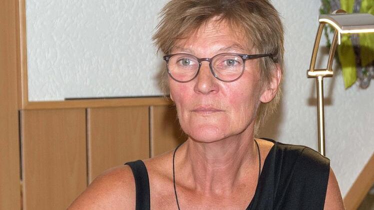 Elke Meyer aus Hafenpreppach überraschte ihre Zuhörerinnen mit einem sehr berührenden Gedicht und einer sehr heiteren Geschichte zu dem Thema "Neue Wege gehen" aus ihrer eigenen Feder.