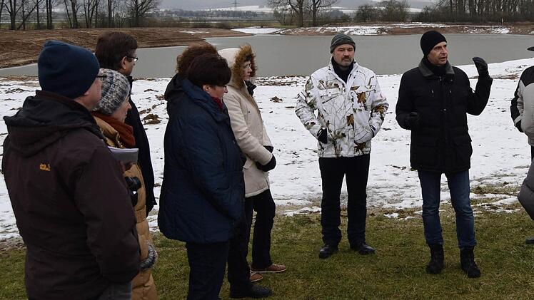 An der Kiesgrube südlich von Wiesen fand der Ortstermin des Bauernverbandes statt. Foto: Andreas Welz