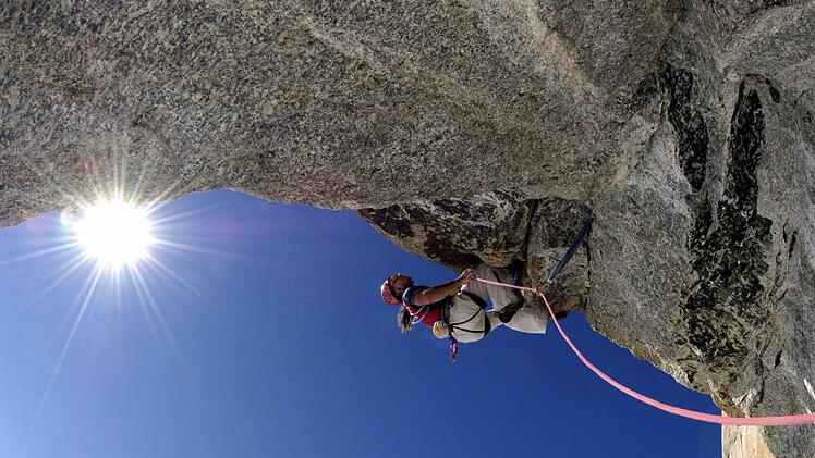 Am Limit: Alexander Huber in Aktion. Foto: Huber-Buam