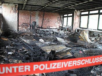 Die Polizei sucht nach der Ursache des Feuers in der Gößmannsreuther Schule. Foto: Jürgen Gärtner