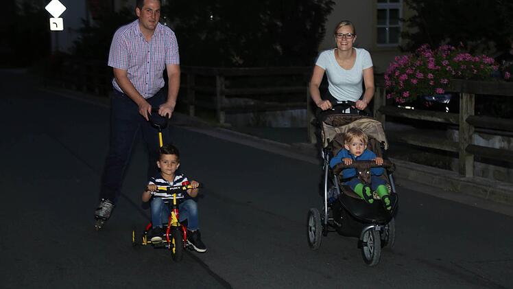 Bürgermeister Florian Kraft mit seinem Sohn Linus.Foto: Franz Galster