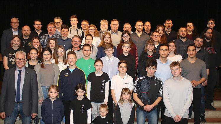Viele unterfränkische, bayerische und deutsche Titel im Ballett, Eiskunstlauf, Gong Fu, Kickboxen, Leichtathletik, Schießen und Schwimmen erkämpften sich diese Haßfurter Sportler.