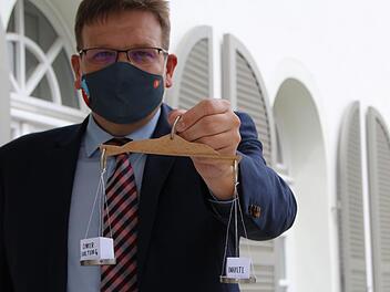 Das Gleichgewicht zwischen Inhalten und Unterhaltung wahren, um ein ausgewogenes Programm zu bieten, sind Aufgaben des Fernsehrates, dessen Teil der Bad Kisssinger Steffen Hörtler ist. Foto: Johannes Schlereth