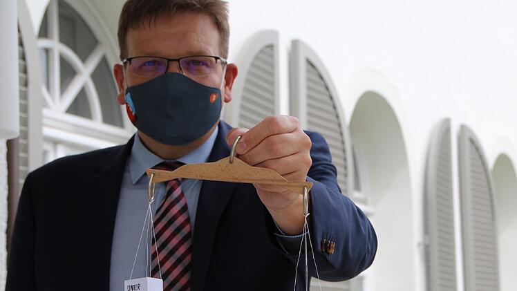 Das Gleichgewicht zwischen Inhalten und Unterhaltung wahren, um ein ausgewogenes Programm zu bieten, sind Aufgaben des Fernsehrates, dessen Teil der Bad Kisssinger Steffen Hörtler ist. Foto: Johannes Schlereth