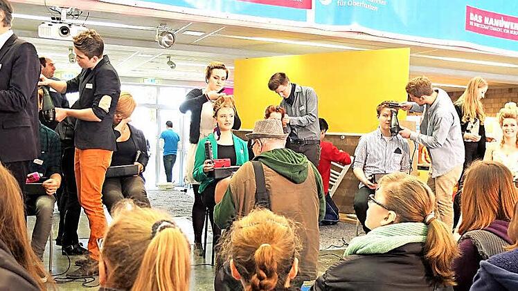 Junge Friseure zeigten letztes Jahr auf der Forchheimer Ausbildungsmesse, was solides Handwerk kann. Foto: privat