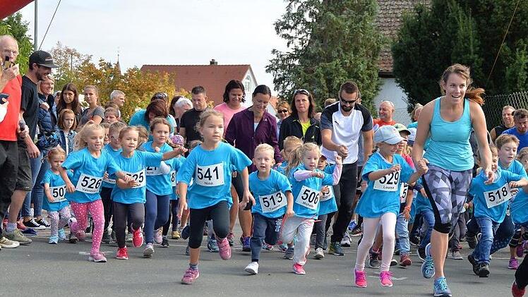 48 Mädchen und Jungs zählte der Bambini-Lauf, wobei 39 Teilnehmer für das Kinderparadies Gremsdorf starteten.