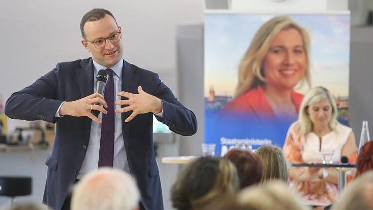 Bundesgesundheitsminister unterstützt Bayerns Gesundheitsministerin: Jens Spahn (CDU) ist auf Einladung seiner  Amtskollegin Melanie Huml (CSU) nach Bamberg gekommen, um sich mit Pflegekräften, Ärzten und Apothekern  auszutauschen. Foto: Barbara Herbst