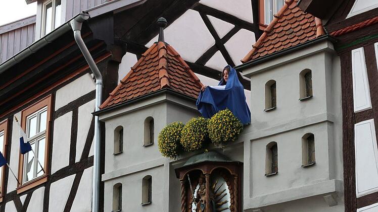 Die Schutzfrau rettet Michel Stapf.  Thomas Malz