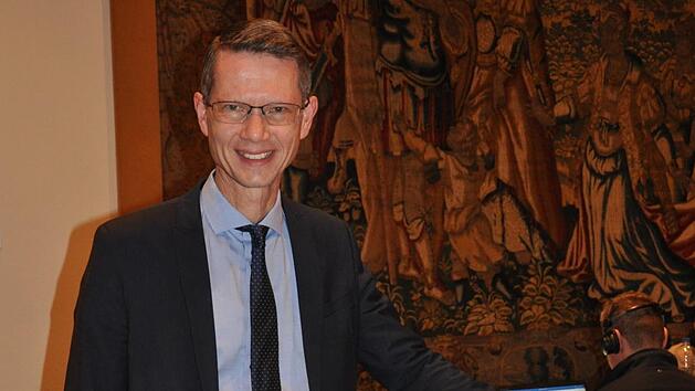 Der Schweinfurter CSU-Oberb&uuml;rgermeister Sebastian Remel&eacute; ist mit gro&szlig;em Vorsprung im Amt best&auml;tigt worden. Er erhielt am Sonntag (15.03.2020) 58,42 Prozent der Stimmen. Foto: David Ebener/dpa/lby