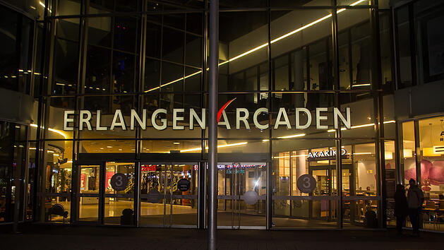 Brand in Erlanger Arcaden - Großeinsatz für Feuerwehr