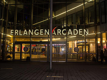 Brand in Erlanger Arcaden - Großeinsatz für Feuerwehr