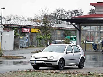 Die zweite Änderung des Bebauungsplanes "Am Mühlberg" umfasst nur noch die beiden Lebensmittelmärkte. Das Gebiet wird vom Gewerbegebiet zum Sondergebiet Einkaufen. Foto: Richard Sänger