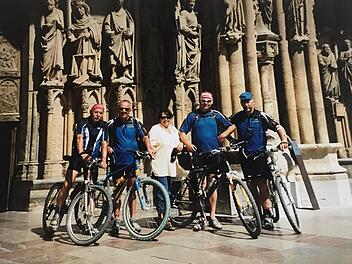 Vor 20 Jahren waren sie in Santiago de Compostela. Ferdinand Zachmann (von links), Hans Schrenk, Sonja Schrenk, Franz Eisenmann und Michael Geck.
