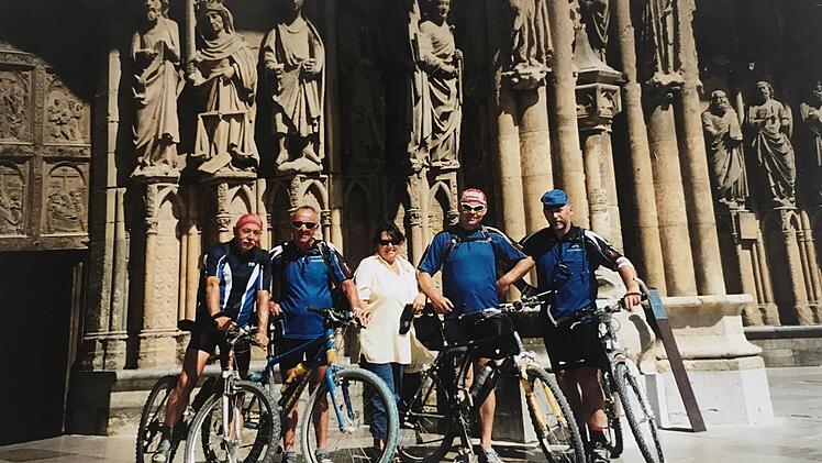Vor 20 Jahren waren sie in Santiago de Compostela. Ferdinand Zachmann (von links), Hans Schrenk, Sonja Schrenk, Franz Eisenmann und Michael Geck.