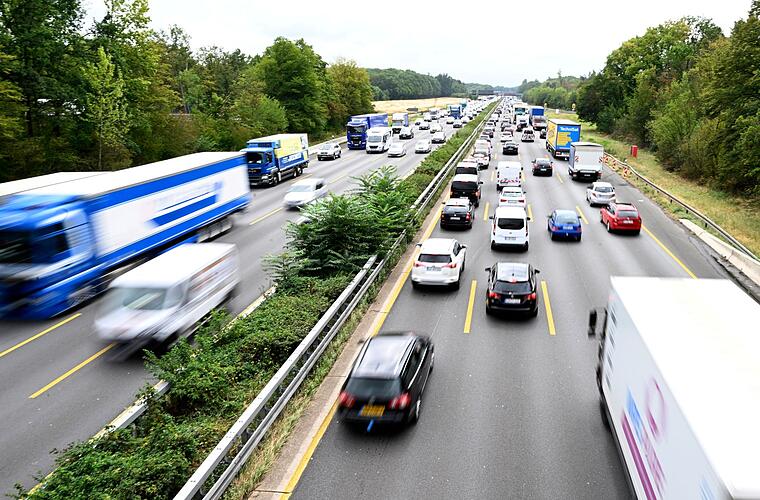 Dicke Luft: Streit um Abgas-Manipulationen an Lastwagen