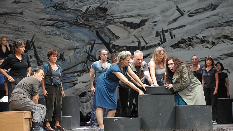 Szene aus Bellinis "Norma" am Landestheater Coburg.Foto: Andrea Kremper