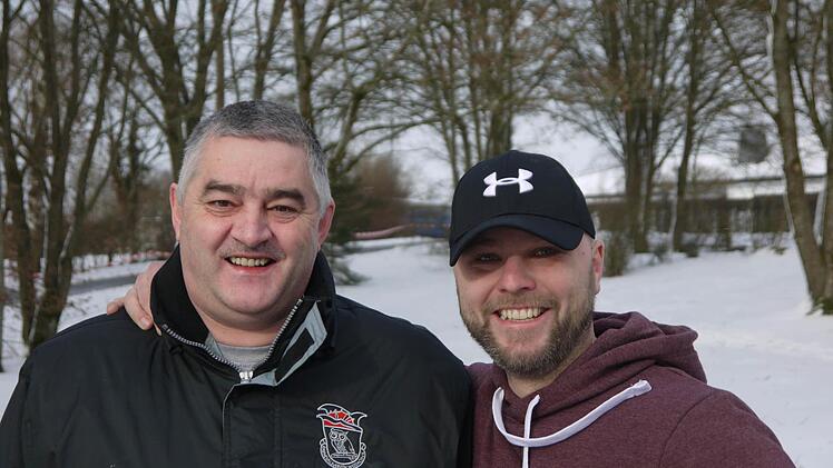 Gut drauf: Vorsitzender Michael Forkel und Sitzungspräsident Christian Brettschneider (rechts). Foto: Berthold Köhler