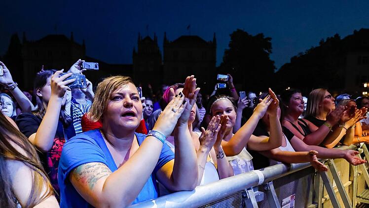 Begeisterten die rund 5000 Besucher: Revolverheld bei ihrem Open-Air-Konzert auf dem Schlossplatz. Matthias Hoch