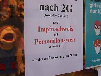 Wer nicht als Geschäft des täglichen Bedarfs gilt , muss die 2G-Regelung kontrollieren.