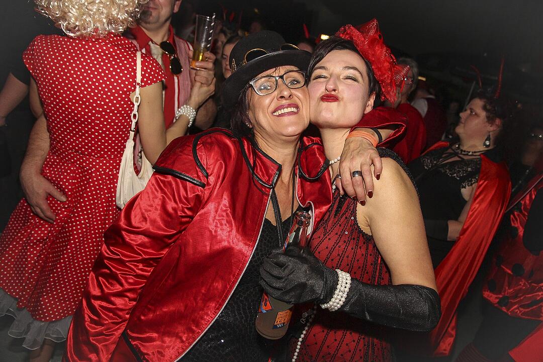 Faschingsparty vom Feinsten in der Stadthalle Stadtsteinach.