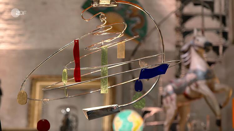 Eine Leuchte von Artemide aus Mailand schrieb Annika Ra&szlig;bach im Design Toni Cordero zu.