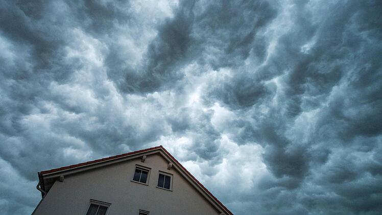 Mit der Sonne ist in Franken erstmal Schluss: Ab Montag zieht ein Tief aus Island heran, mit Wolken und kalter Luft im Gep&auml;ck. Foto: dpa