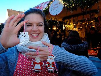 Marion Paredes verkauft zum ersten Mal handgemachte Keramik auf dem Christkindlesmarkt Foto: Nikolas Pelke