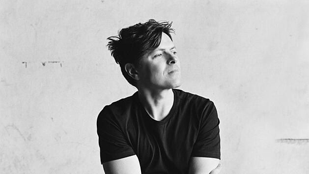 Michael Patrick Kelly wird bei seinem Konzert in Coburg auch eine Friedensglocke dabei haben.Foto: Andreas Nowak