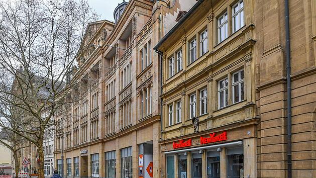 Auch Karstadt muss weiter geschlossen bleiben - die Verkaufsfl&auml;che ist  zu gro&szlig;. Foto: Ronald Rinklef