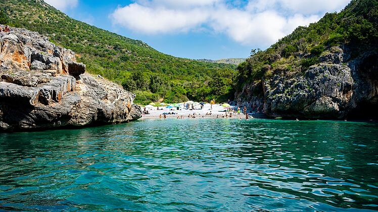 Italien, Kampanien, Cala Bianca - 11. August 2019 - Die schöne Cala Bianca im Cilento  Italy, Campania, Cala Bianca - 11 August 2019 - The beautiful Cala Bianca in Cilento