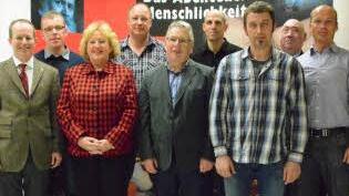 Ehrung für 50 Blutspenden: Alexander Schiebel, Edmund Schaupp, Sieglinde Hügel, Markus Fiedler, Hilmar Kohlhepp, Alexander Ackerl, Alfred Müller, Gerald Neupert und Dieter Schmitt (von links). Foto: E. Assmann