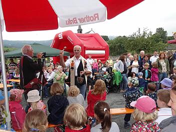 Die Freizeit- und Erlebnisfläche - kurz Wasserspielplatz - am Ortseingang von Bischofsheim wurde mit einem bunten Kinderfest der Öffentlichkeit übergeben.  Foto: Marion Eckert