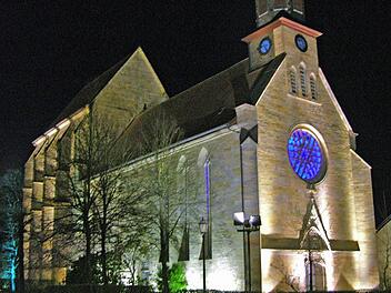 Die Klosterkirche ist einer der Schwerpunkte der Lichtinstallation in Sonnefeld. Foto: Klaus Oelszner