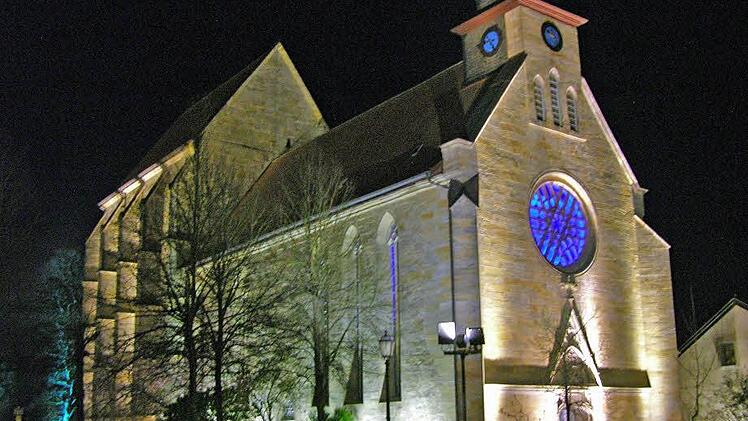 Die Klosterkirche ist einer der Schwerpunkte der Lichtinstallation in Sonnefeld. Foto: Klaus Oelszner