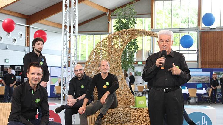 Winfried Weinbeer, Dritter Bürgermeister und Urgestein der Kommunalpolitik, lud dazu ein, sich einzubringen. Mit im Bild v.l. Bürgermeister Andreas Hügerich, Steffen Hofmann, Sebastian Müller und Stadtrat Schille.