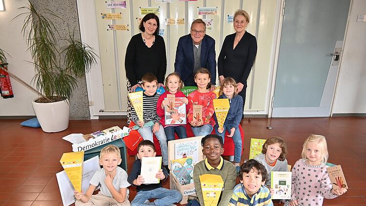 Bamberg: Erstklässler freuen sich über "Demokratietüten" der Stadt