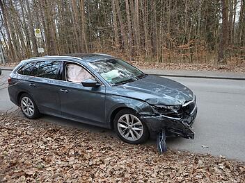 Zwei Verletzte nach Vorfahrtsverstoß in Altdorf bei Nürnberg