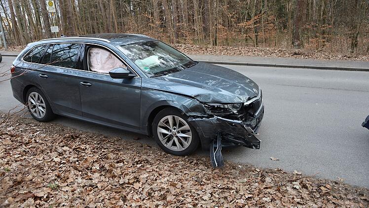 Zwei Verletzte nach Vorfahrtsverstoß in Altdorf bei Nürnberg